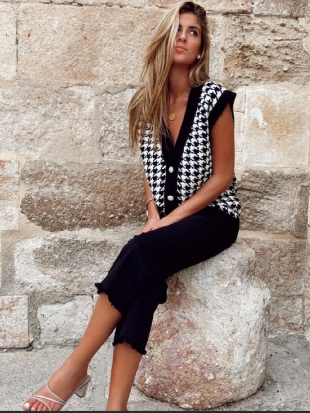 NWT💕Mango Black & White Houndstooth Jewel Button Sweater Vest | Sz S